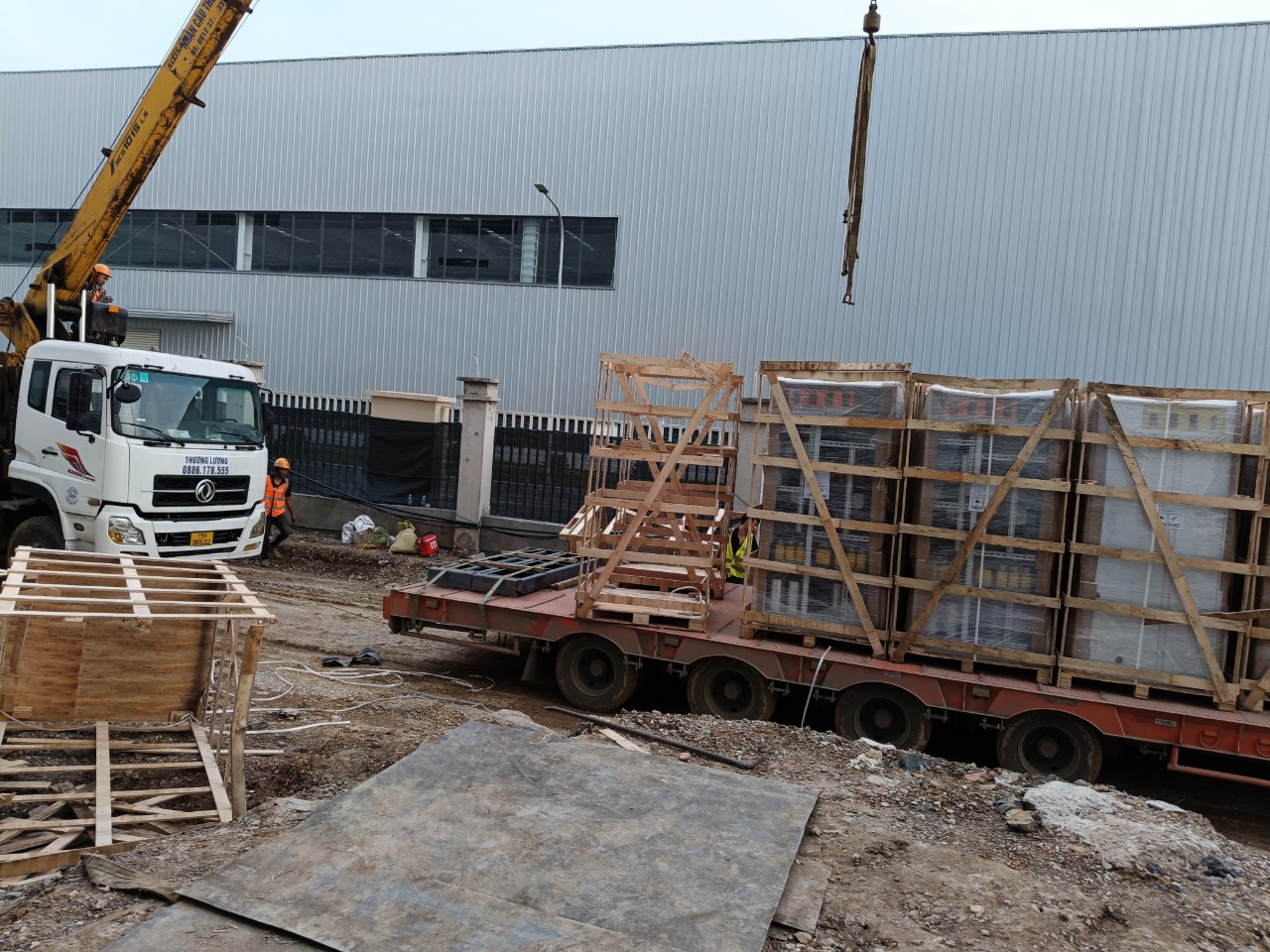 Dịch vụ cẩu hàng, nâng hạ máy biến áp tại KCN Quảng Yên Quảng Ninh
