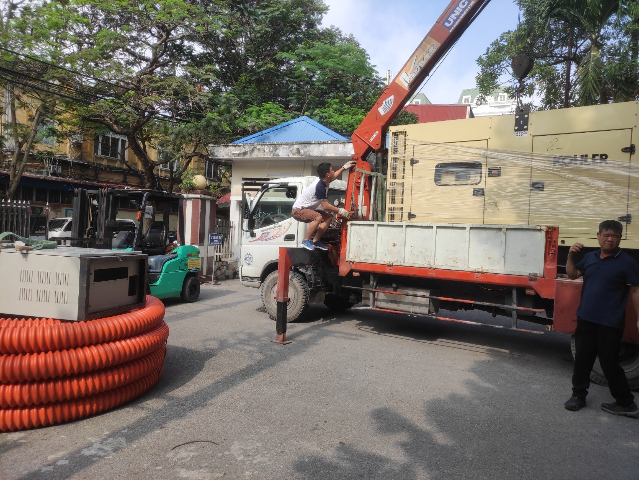 Dịch vụ vận chuyển đưa máy phát điện tại bưu điện TP Hải Phòng