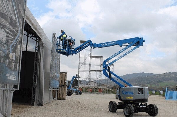 Xe nâng người tự hành chạy dầu diesel tại Hải Phòng