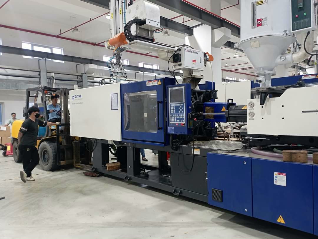 Xe nâng cho thuê di chuyển máy móc tại KCN Hải Phòng